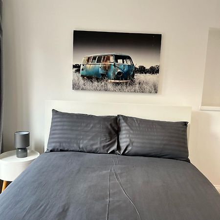 93 West Road Hotel Лондон Екстериор снимка