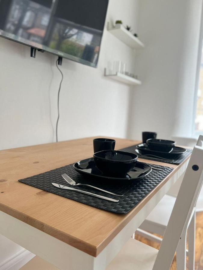 93 West Road Hotel Лондон Екстериор снимка