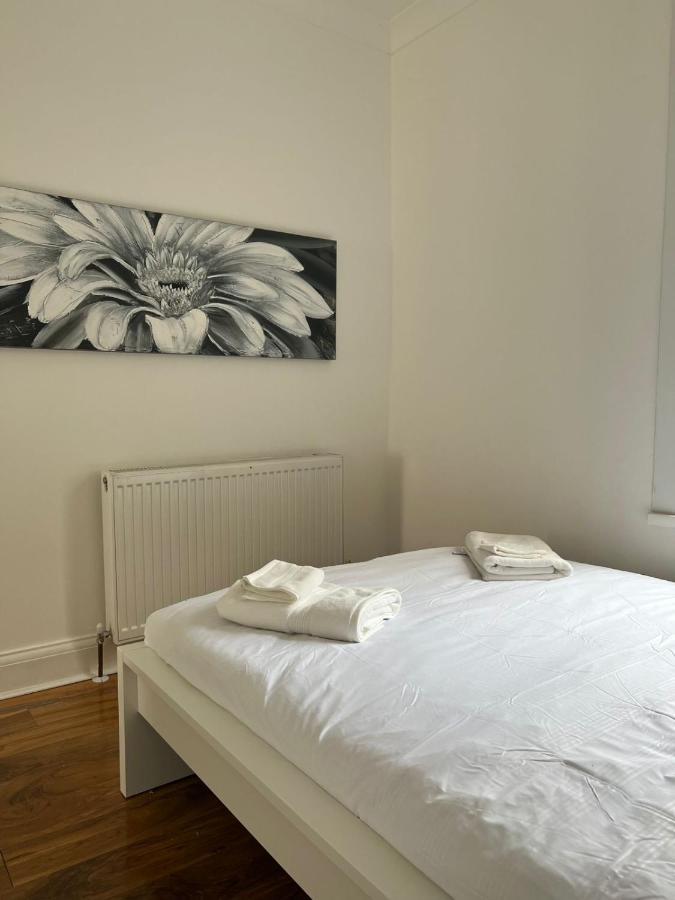 93 West Road Hotel Лондон Екстериор снимка