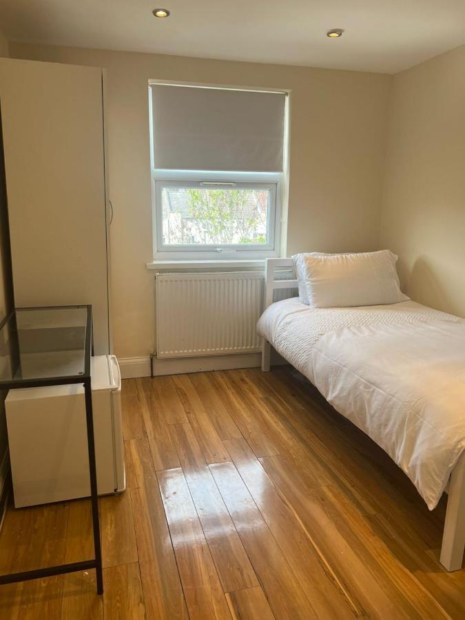 93 West Road Hotel Лондон Екстериор снимка