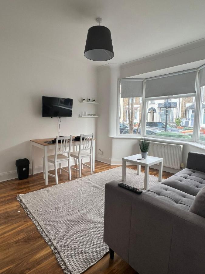 93 West Road Hotel Лондон Екстериор снимка