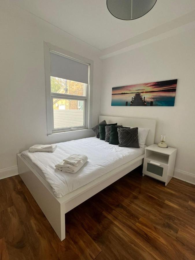 93 West Road Hotel Лондон Екстериор снимка
