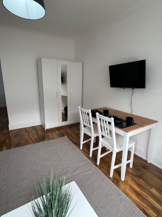 93 West Road Hotel Лондон Екстериор снимка