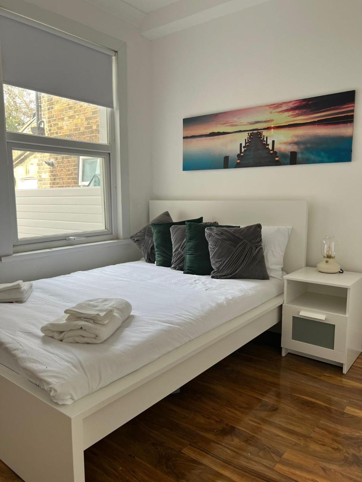 93 West Road Hotel Лондон Екстериор снимка