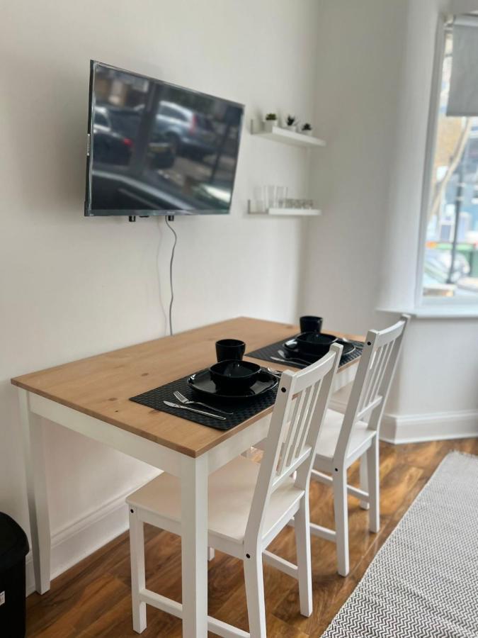 93 West Road Hotel Лондон Екстериор снимка