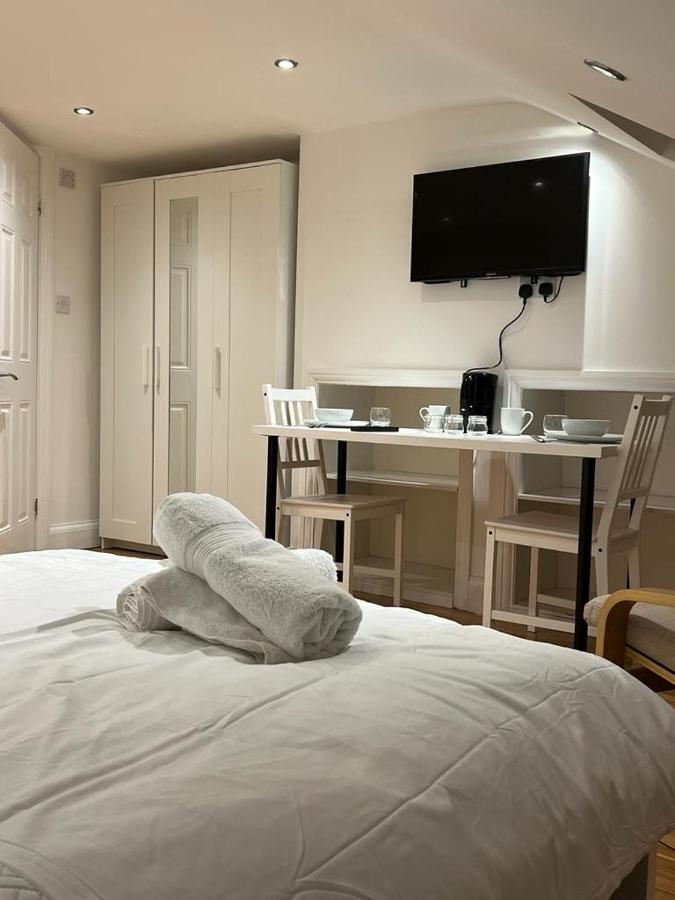 93 West Road Hotel Лондон Екстериор снимка