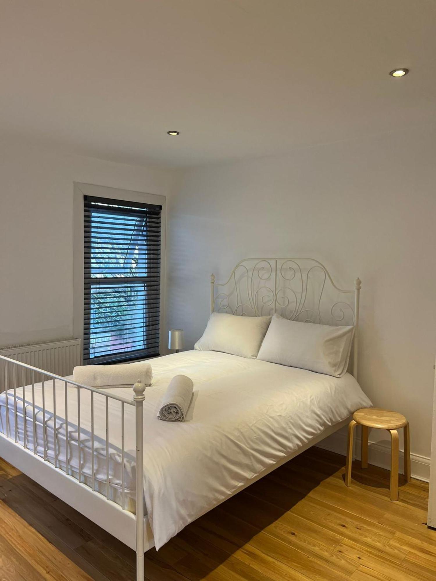 93 West Road Hotel Лондон Екстериор снимка