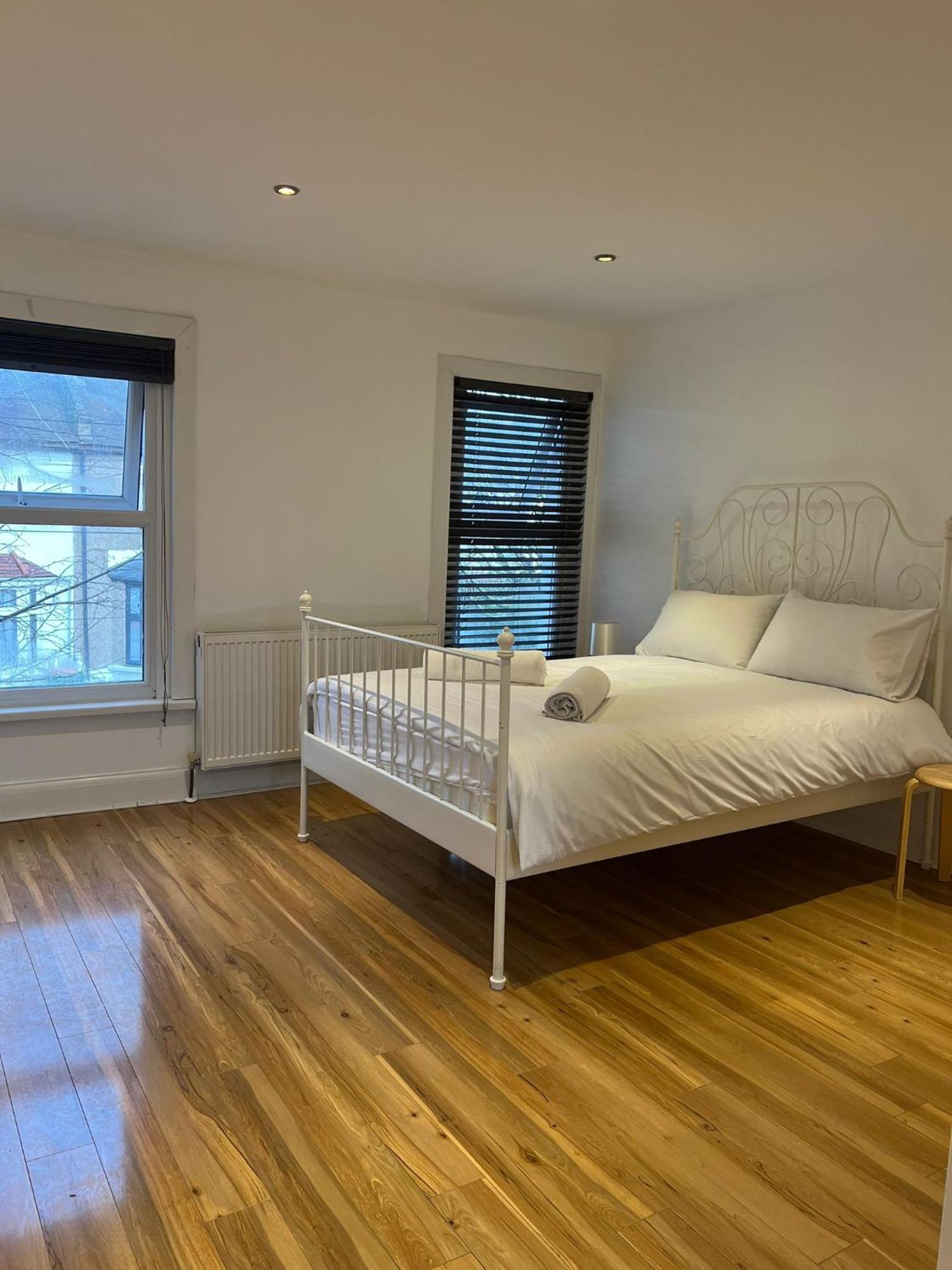 93 West Road Hotel Лондон Екстериор снимка