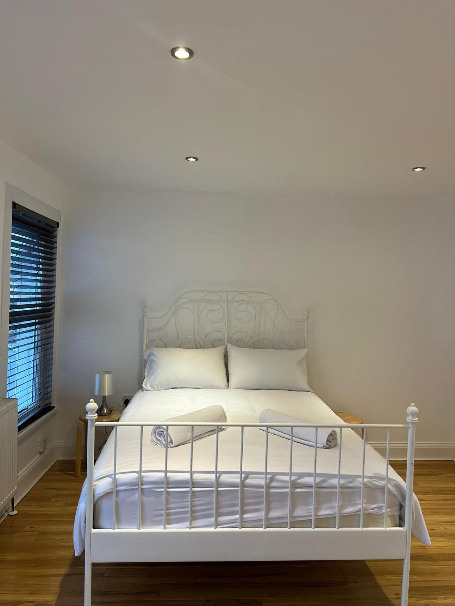 93 West Road Hotel Лондон Екстериор снимка