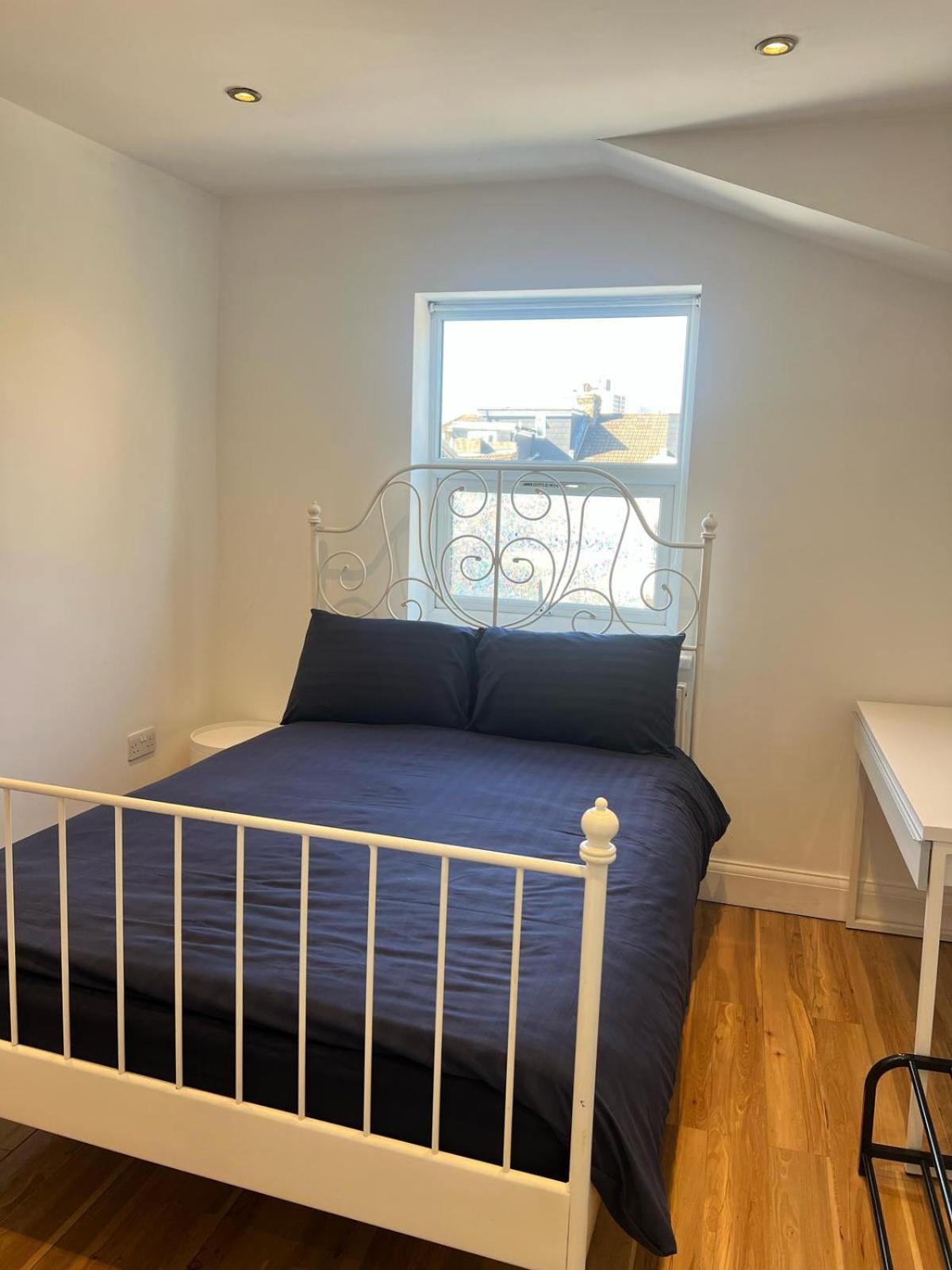 93 West Road Hotel Лондон Екстериор снимка