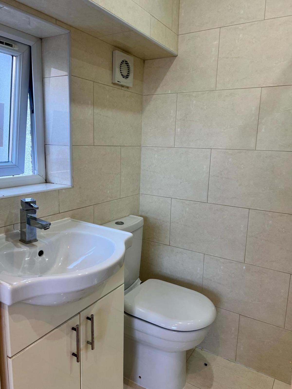 93 West Road Hotel Лондон Екстериор снимка