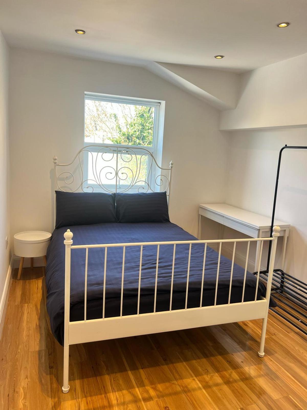 93 West Road Hotel Лондон Екстериор снимка